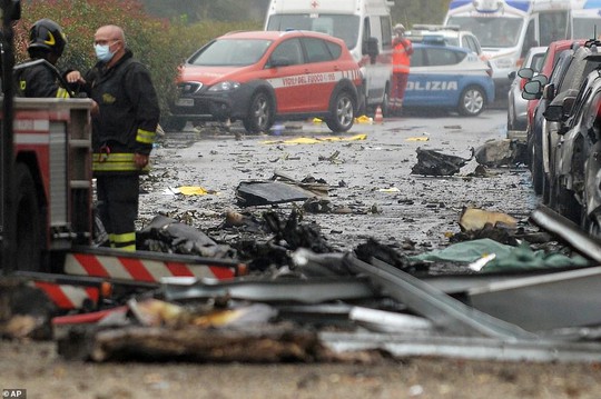 Vụ máy bay lao vào tòa nhà Ý: Cả nhà tỉ phú Romania chết thảm - Ảnh 7.