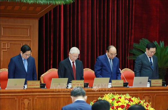 Chủ tịch nước Nguyễn Xuân Phúc điều hành phiên khai mạc Hội nghị Trung ương 4 - Ảnh 2.