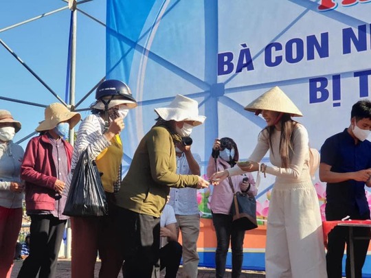 Ban Dân vận Tỉnh ủy Quảng Ngãi xác nhận 14 tỉ đồng mà vợ chồng ca sĩ Thủy Tiên tặng người dân - Báo Người lao động
