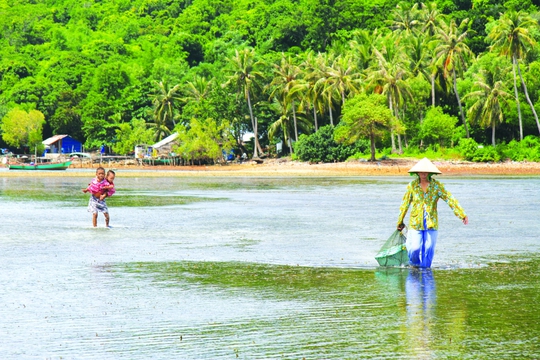 Đi bộ trên biển ở “Tiểu Hạ Long phương Nam” - Ảnh 4.