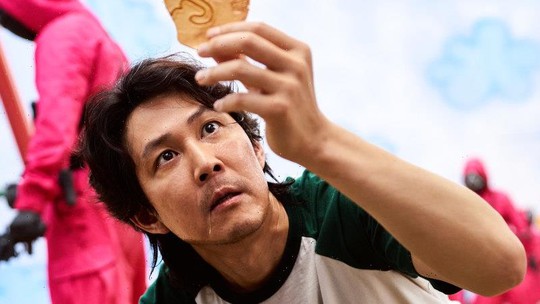 Netflix xóa số điện thoại phim “Trò chơi con mực” sau lùm xùm - Ảnh 2.