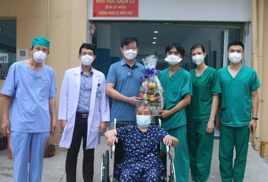 Gần trăm tuổi và bị suy tim, cụ bà ở TP HCM vẫn chiến thắng Covid-19 ngoạn mục - Ảnh 1.