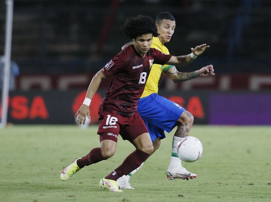 Ngược dòng siêu hạng, Brazil vững ngôi đầu vòng loại World Cup Nam Mỹ - Ảnh 1.
