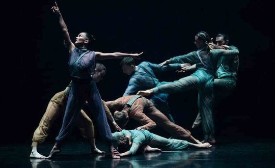 Ballet và múa hiện đại hòa quyện trong Ánh sáng tâm hồn - Ảnh 1.