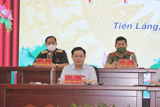 Chủ tịch Quốc hội Vương Đình Huệ tiếp xúc cử tri Hải Phòng - Ảnh 1.