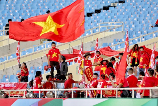 Đội tuyển Việt Nam Nhật Bản thất bại: Dù thất bại trước đối thủ mạnh Nhật Bản trong trận đấu quốc tế gần đây, đội tuyển Việt Nam vẫn khiến người hâm mộ hứng khởi bởi tinh thần thi đấu kiên cường và nỗ lực không ngừng nghỉ. Cùng xem lại những khoảnh khắc đầy cảm xúc của trận đấu này và đồng hành với đội tuyển Việt Nam vào những chặng đường tiếp theo!