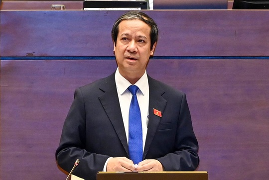Bộ trưởng GD-ĐT Nguyễn Kim Sơn lần đầu trả lời chất vấn - Ảnh 1.