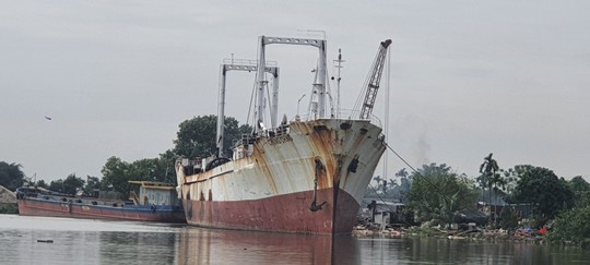Phát hiện tàu biển 3.200 tấn nhập lậu từ nước ngoài về Việt Nam rồi phá dỡ lấy sắt vụn - Ảnh 1.