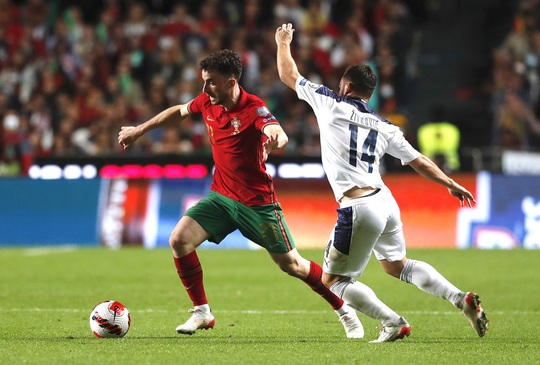 Ngỡ ngàng bàn thua phút 90, Bồ Đào Nha mất vé dự World Cup 2022 - Ảnh 1.