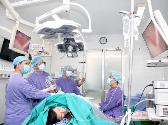 Chuyên gia khuyên nam giới trên 50 tuổi nên đi khám tiền liệt tuyến định kỳ - Ảnh 2.