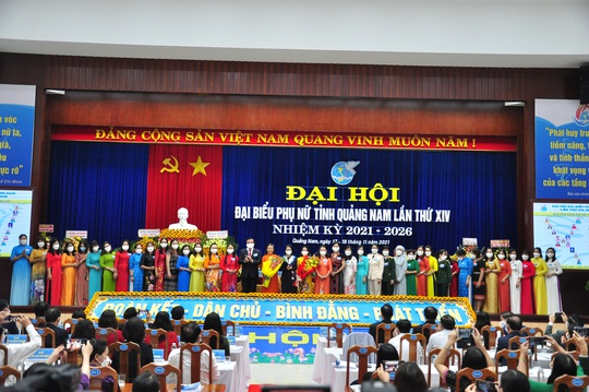 Bà Đặng Thị Lệ Thủy tái đắc cử Chủ tịch Hội Liên hiệp Phụ nữ Quảng Nam - Ảnh 4.