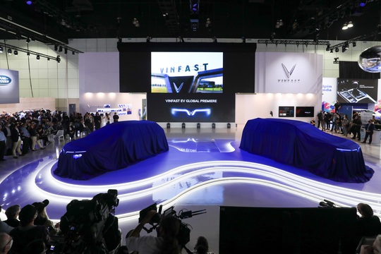 VinFast chính thức giới thiệu bộ đôi xe điện VF e35, VF e36 tới người dùng Mỹ - Ảnh 2.
