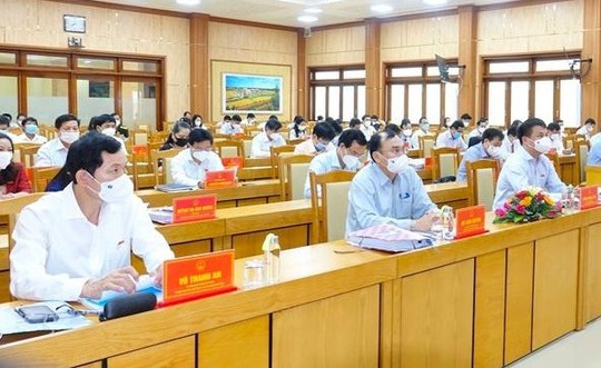 Quảng Ngãi: Chi 1,3 tỉ đồng mua máy tính bảng cho đại biểu HĐND tỉnh - Ảnh 1.