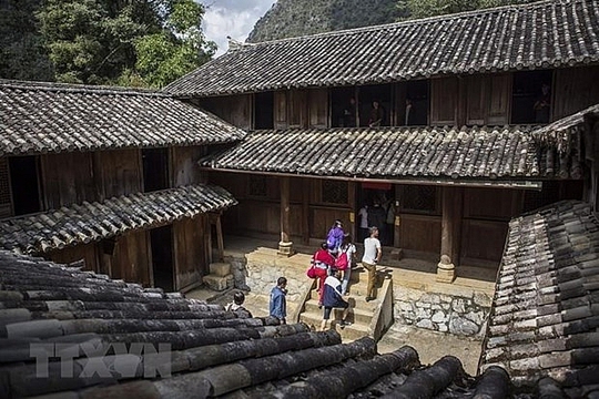 Chiêm ngưỡng 3 dinh thự cổ độc đáo bậc nhất Việt Nam - Ảnh 1.