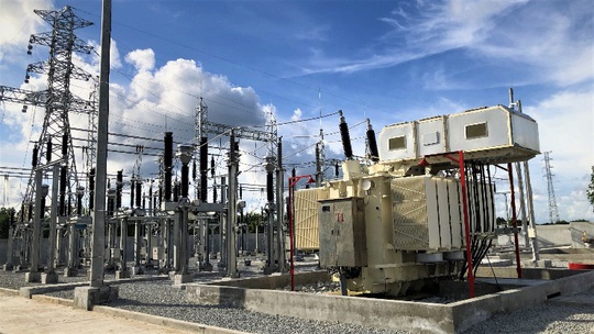 Xuyên đêm đóng điện dự án điện gió 110 kV tại tỉnh Cà Mau - Ảnh 1.