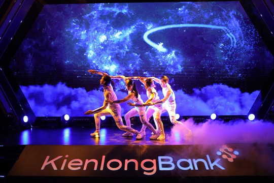 “Bữa tiệc nghệ thuật” mãn nhãn kỷ niệm tuổi 26 của KienlongBank - Ảnh 2.