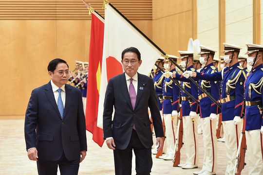 Thủ tướng Nhật Bản Kishida Fumio đón Thủ tướng Phạm Minh Chính - Ảnh 5.