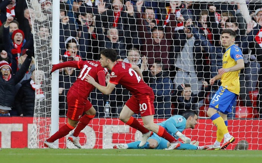 Đại thắng Southampton, Liverpool thách thức ngôi đầu Ngoại hạng - Ảnh 1.