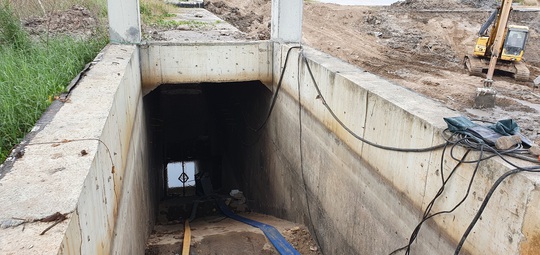 Chưa bàn giao, hầm đường bộ dự án khu đô thị đã bị tràn bùn, ngấm nước - Ảnh 3.