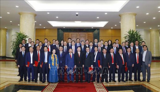 28 Ủy viên Trung ương Đảng khóa XII nhận Quyết định nghỉ chế độ - Ảnh 1.