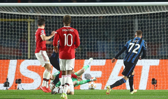 Ronaldo bùng nổ, Man United thoát hiểm trên đất Ý - Ảnh 2.