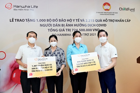 Hanwha Life Việt Nam tặng 724 triệu đồng cho trường hợp bị ảnh hưởng nặng bởi dịch Covid-19 - Ảnh 1.