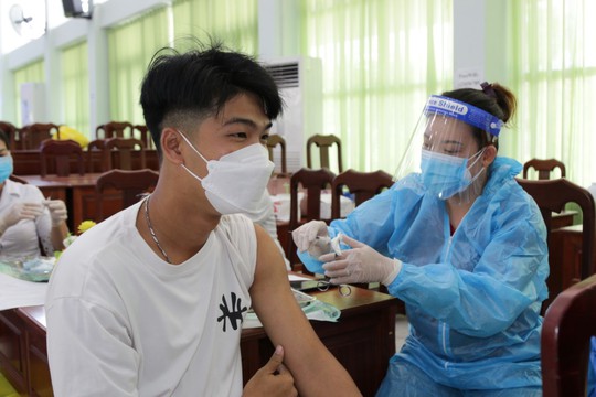 Nhiều tỉnh miền Tây ráo riết tiêm vắc-xin cho trẻ để miễn dịch cộng đồng - Ảnh 1.