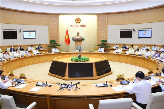 Thủ tướng Phạm Minh Chính chủ trì họp Chính phủ ngay sau khi trở về từ châu Âu - Ảnh 2.