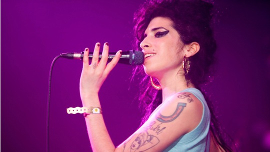 Qua đời 10 năm, Amy Winehouse vẫn kiếm hơn 92 tỉ đồng - Ảnh 1.