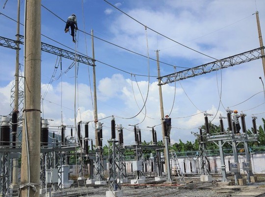 Thúc đẩy tiến độ các dự án xây dựng lưới điện tại Vĩnh Long sau dịch Covid-19 - Ảnh 3.