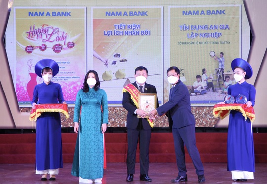 Nhiều sản phẩm Nam A Bank lọt Top 100 sản phẩm dịch vụ tốt nhất cho gia đình trẻ em - Ảnh 1.