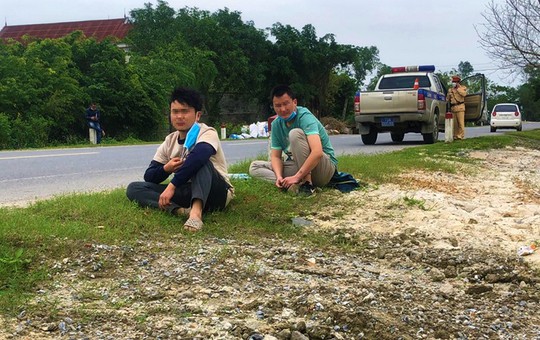 Quảng Bình bắt 2 người Trung Quốc bỏ trốn khỏi khu cách ly - Ảnh 1.