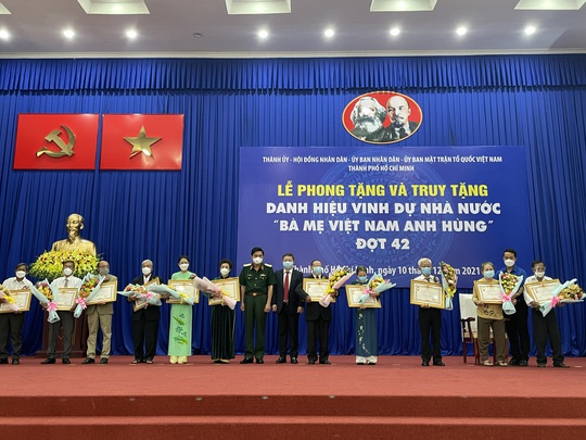 TP HCM phong tặng danh hiệu Bà Mẹ Việt Nam anh hùng cho 23 mẹ - Ảnh 3.
