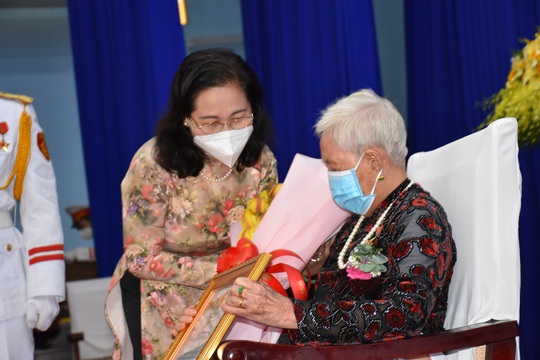 TP HCM phong tặng danh hiệu Bà Mẹ Việt Nam anh hùng cho 23 mẹ - Ảnh 2.