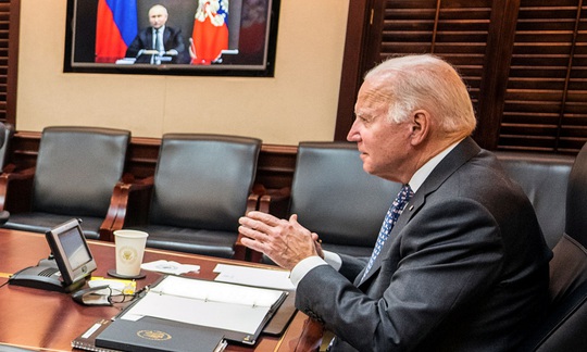 Tổng thống Biden cảnh báo Tổng thống Putin trả giá đắt - Ảnh 1.