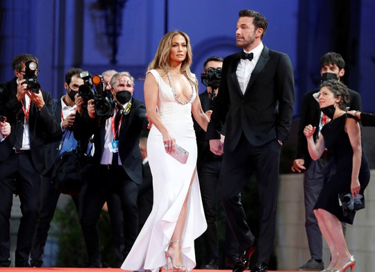 Ben Affleck nối lại tình xưa với mỹ nhân Jennifer Lopez - Ảnh 2.