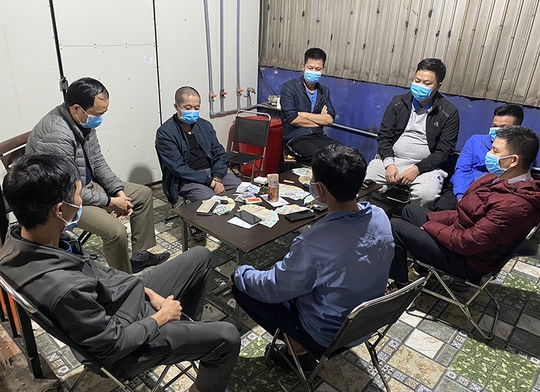 Triệt phá thêm 2 tụ điểm đánh bạc nhức nhối ở TP Đồng Hới - Ảnh 1.