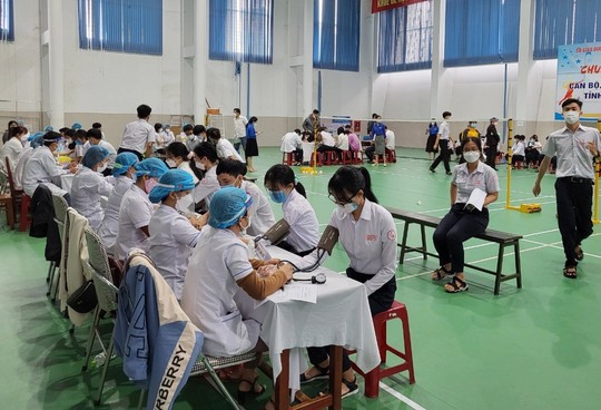 Đau đầu nhưng không khai báo, một học sinh ở Quảng Nam tử vong sau 3 ngày tiêm vắc-xin - Ảnh 1.