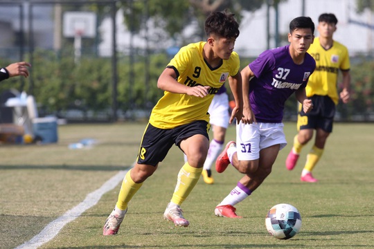 VCK Giải U21 VĐQG 2021: Công làm thủ phá, học trò thầy Giôm thua ngược Hà Nội ở vòng 2 - Ảnh 1.