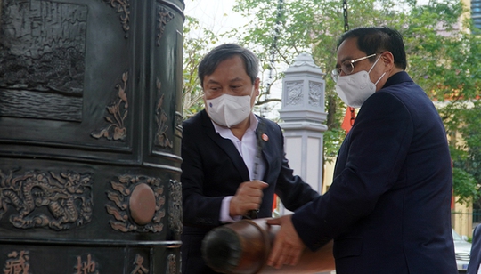 Thủ tướng Phạm Minh Chính dâng hương Đền thờ Bác Hồ tại Quảng Bình - Ảnh 1.