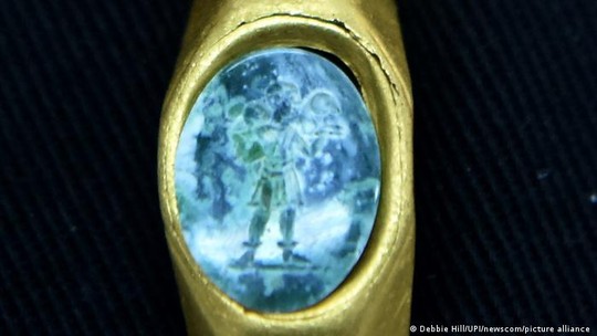 Israel tìm thấy chiếc nhẫn Good Shepherd của Cơ đốc giáo trong con tàu đắm La Mã - Ảnh 1.