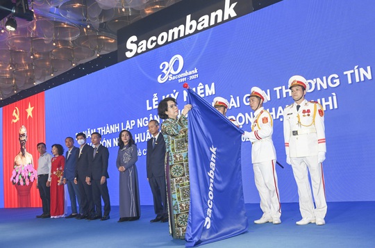 Sacombank đón nhận Huân chương Lao động hạng nhì vào dịp kỷ niệm 30 năm thành lập - Ảnh 1.