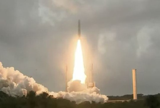 Thợ săn sự sống tối tân James Webb của NASA vừa rời Trái Đất - Ảnh 1.