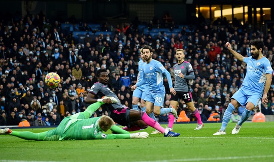 Leicester tặng quà trận cầu 9 bàn, Man City vô địch mùa Đông - Ảnh 3.