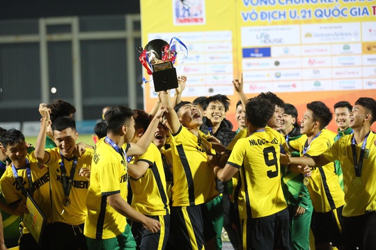 Vượt qua Hà Nội phút bù giờ, lứa đàn em Công Phượng lần đầu vô địch Giải U21 quốc gia 2021 - Ảnh 7.