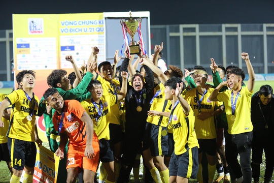 Vượt qua Hà Nội phút bù giờ, lứa đàn em Công Phượng lần đầu vô địch Giải U21 quốc gia 2021 - Ảnh 9.