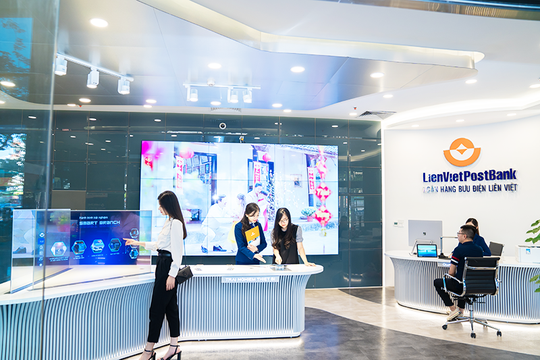 Trải nghiệm dịch vụ tại phòng giao dịch thông minh của LienVietPostBank với nhiều phần quà hấp dẫn - Ảnh 1. Trải nghiệm dịch vụ tại phòng giao dịch thông minh của LienVietPostBank với nhiều phần quà hấp dẫn - Ảnh 1.