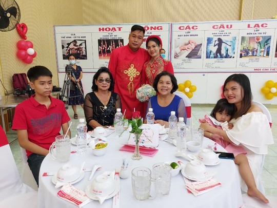 Rộn ràng lễ cưới tập thể của 10 cặp đôi thanh niên, công nhân khó khăn - Ảnh 5.