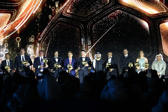 Messi và Ronaldo mất tích, Kylian Mbappe đoạt giải Globe Soccer - Ảnh 5.