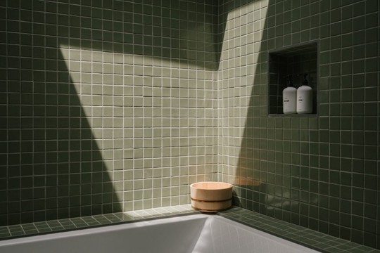 Gợi ý mẫu phòng tắm cho người thích màu xanh lá - Ảnh 2.